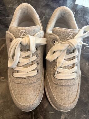 Zeba 9 Earthly Gray Casual Sneakers women’s size 9